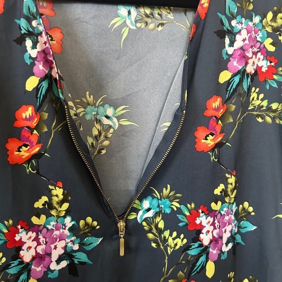 Express vintage Dark Floral V-Neck Blouse from the early 2000s - Picture 10 of 11